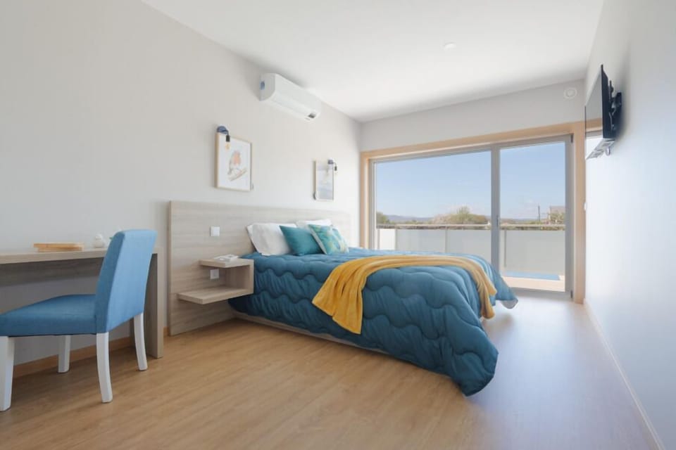 Superior Suite, Pool View | Desk, free WiFi, bed sheets
