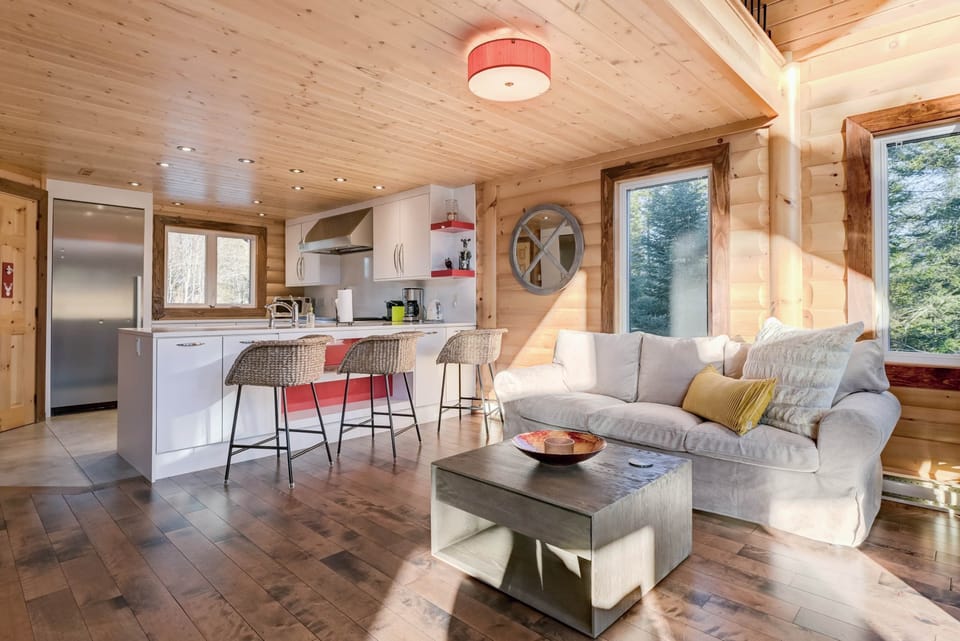 Relaxation area and breakfast bar