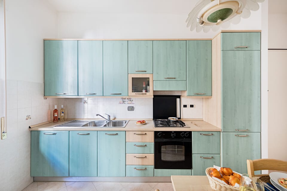 Apartment, Balcony | Private kitchen | Electric kettle