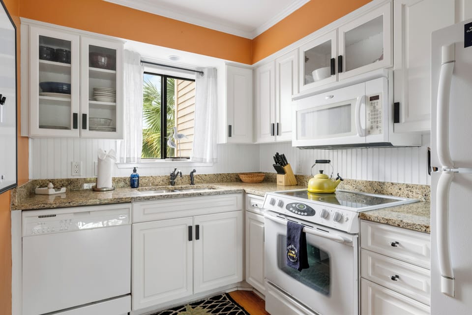 Seabrook Marsh Views | Amenity Card! | Pool Access