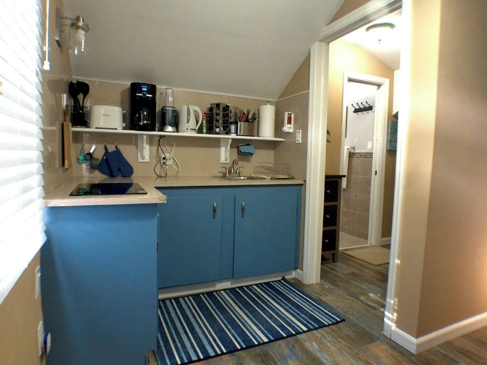 Partial view of kitchen (1)