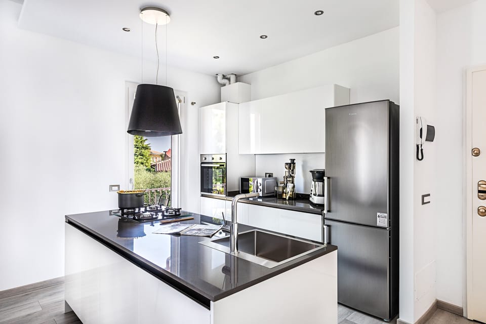 Apartment, Balcony, Pool View | Private kitchen | Toaster