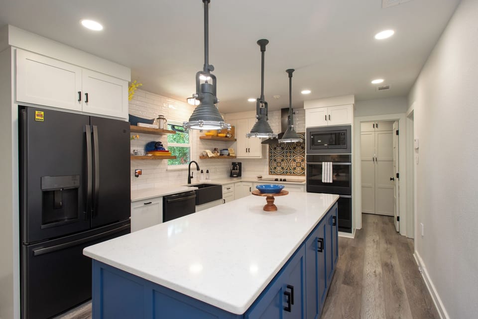 Another view of the kitchen.