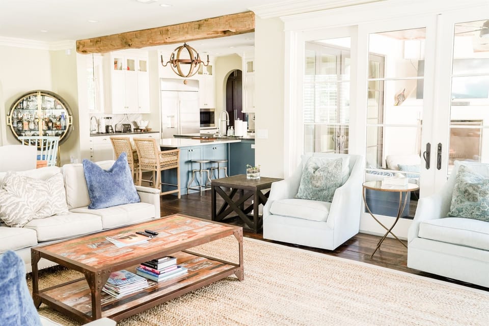 Ample amount of seating in the living room!