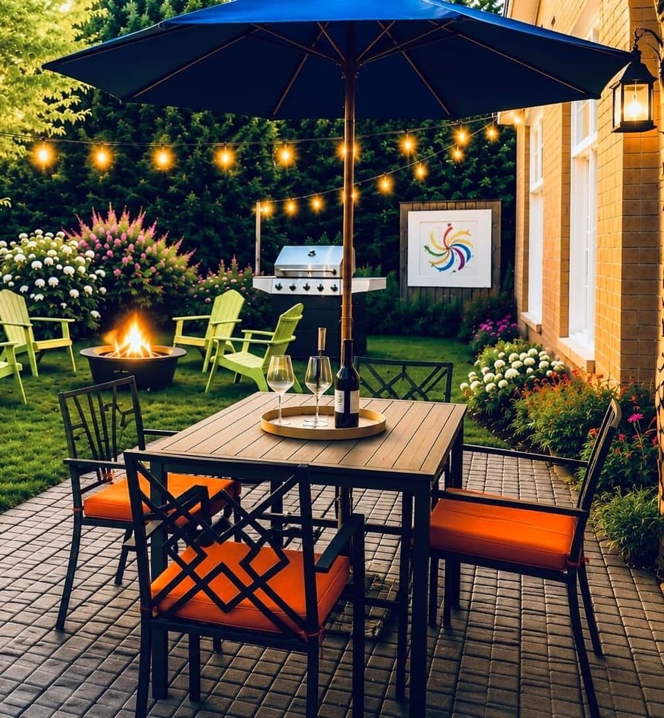 Patio Table with Gas BBQ - Spacious private backyard to relax outdoors and Outdoor dining area for m