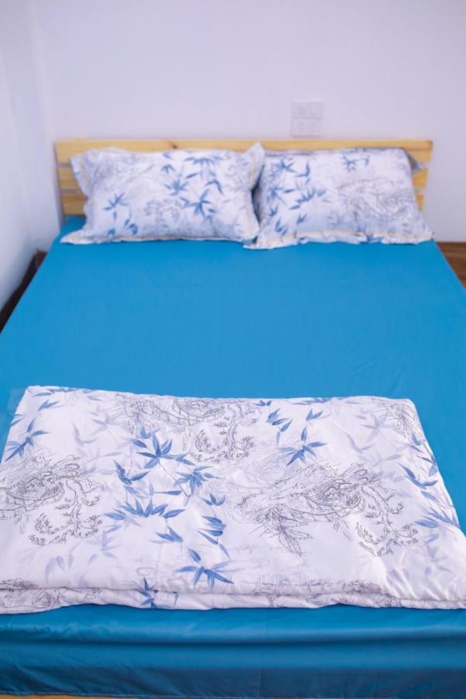 WiFi (free), bed sheets