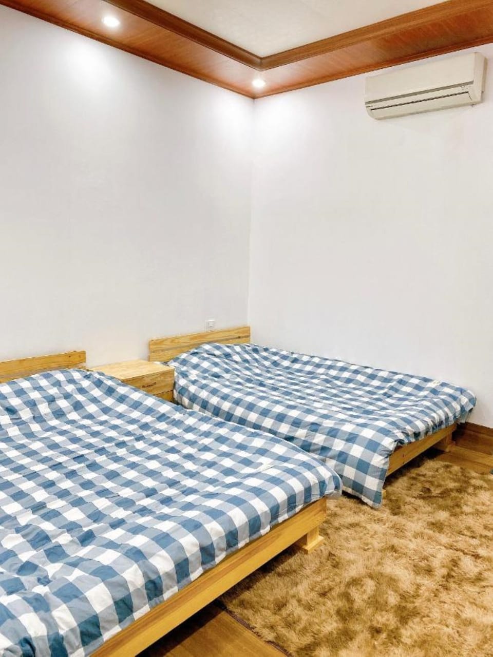 WiFi (free), bed sheets