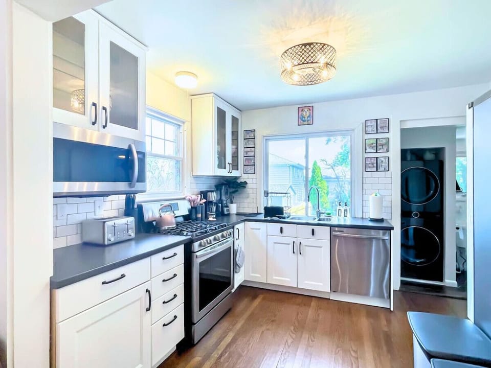 The spacious kitchen has all the pots, pans, and dishes you could ever need. Cook up a storm or order the legendary New Haven food.