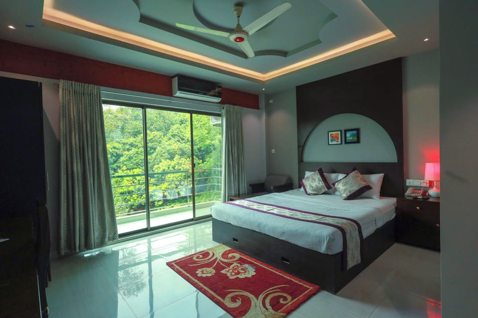Deluxe Double Room, Lake View | Living area | 48-inch Smart TV with cable channels