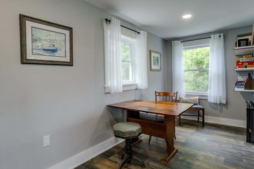 Small game table for games and puzzles