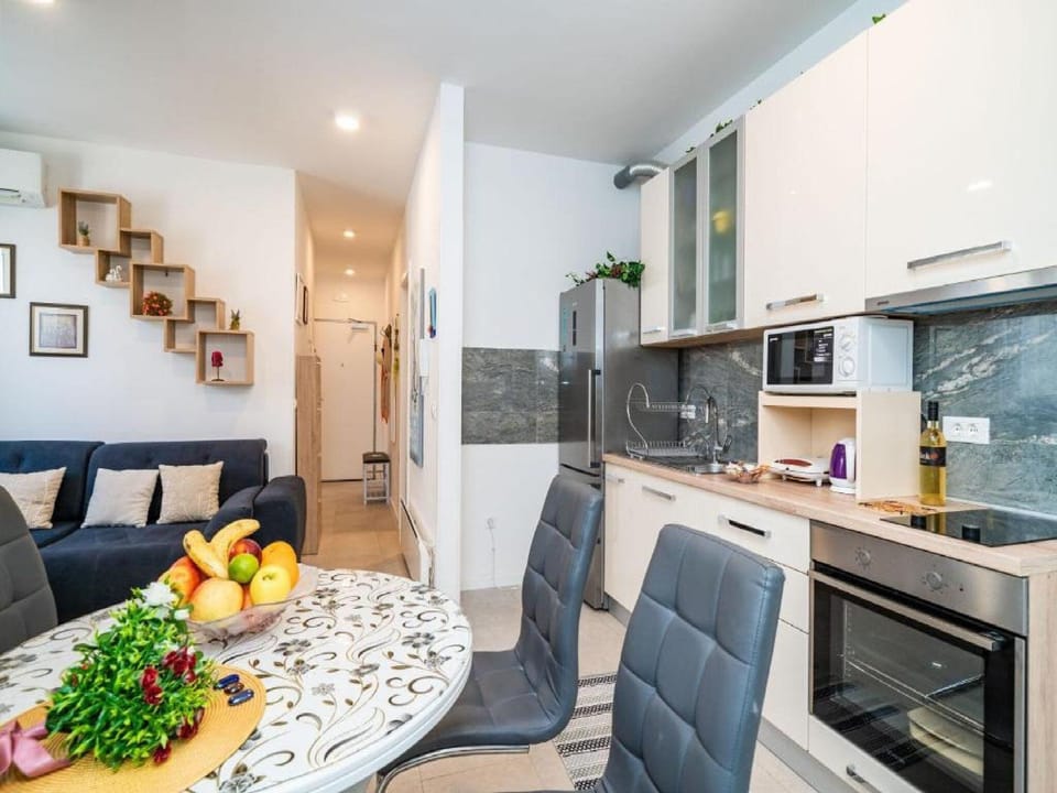 Apartment (Apartment Anka - One Bedroom Apartmen) | Private kitchen | Fridge