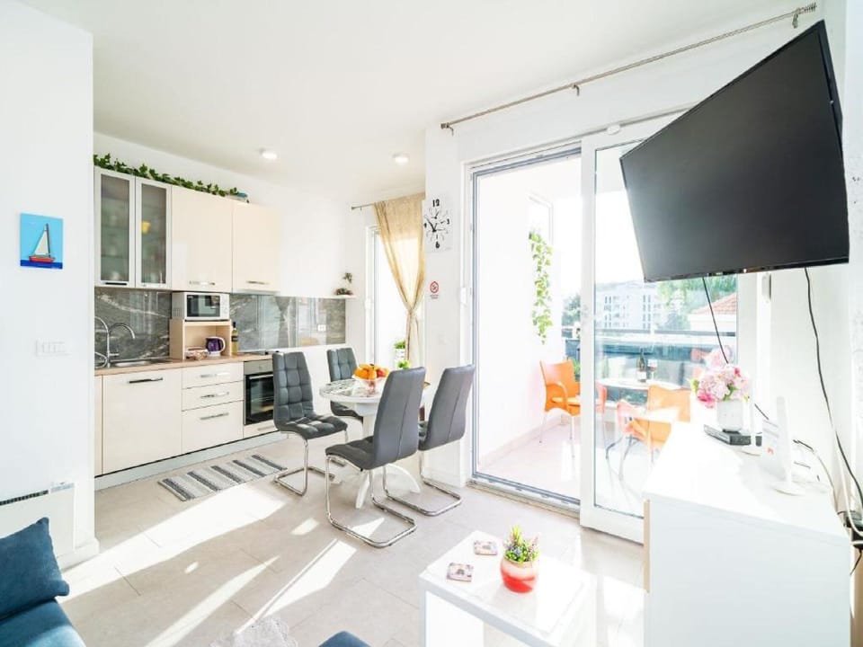 Apartment (Apartment Anka - One Bedroom Apartmen) | Private kitchen | Fridge