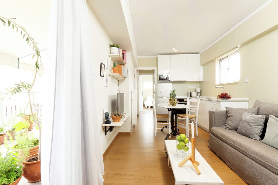 Panoramic Apartment, City View | Living area
