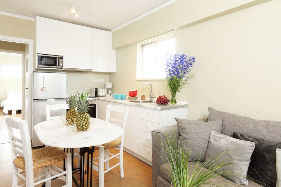 Panoramic Apartment, City View | Living area