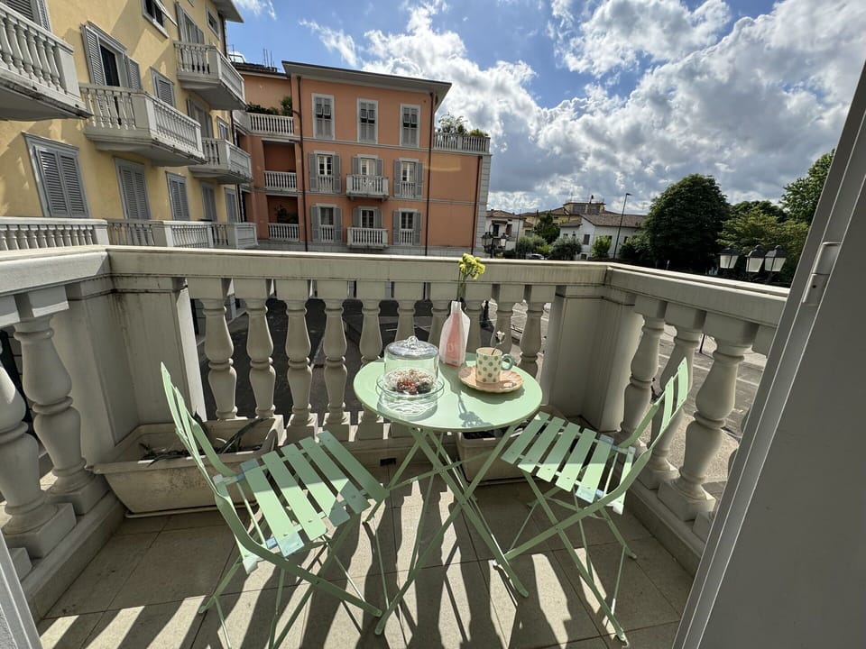 Building, Daytime, Cloud, Window, Sky, Chair, Table, Outdoor Furniture, Flowerpot, Urban Design