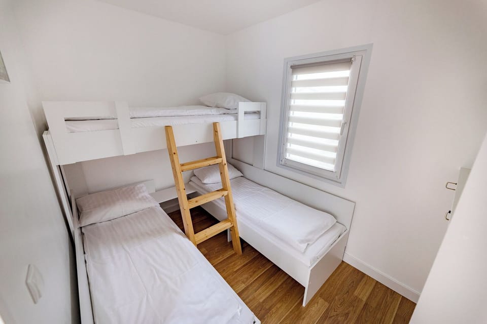 2 bedrooms, iron/ironing board, free WiFi