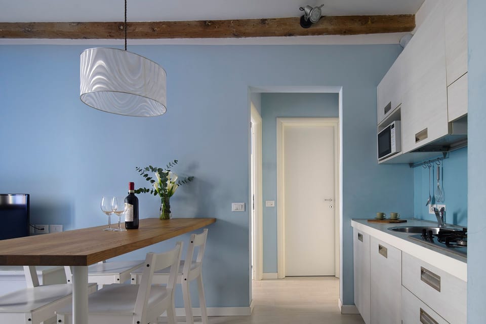Room | Private kitchen | Fridge, microwave, stovetop, coffee/tea maker