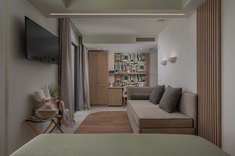 Comfort Room, Sea View | Premium bedding, memory foam beds, soundproofing, iron/ironing board