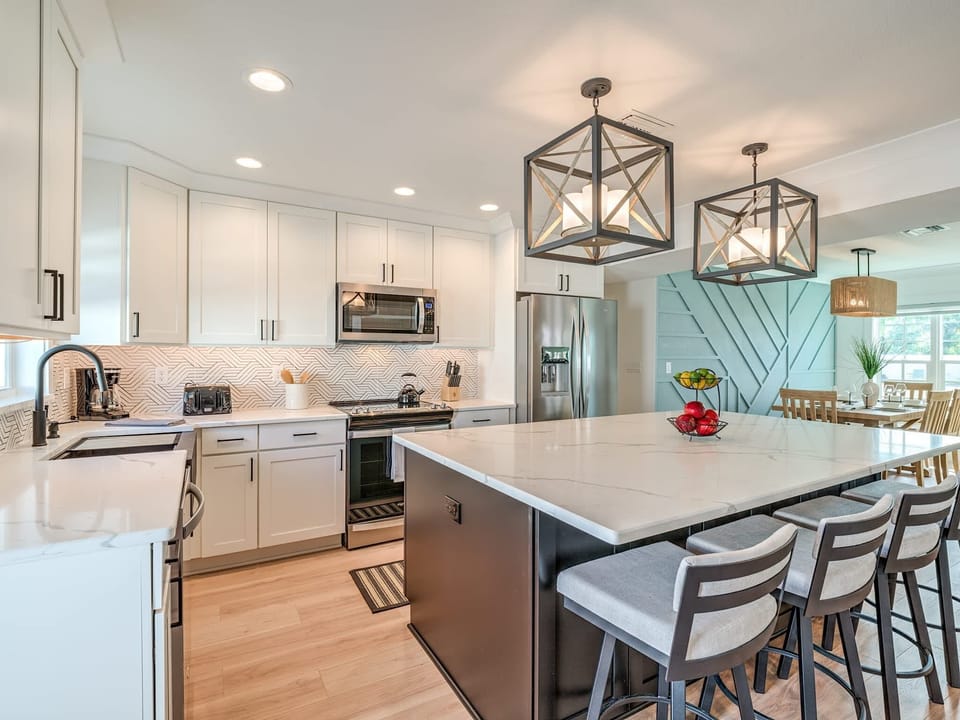 Huge Beautiful Gourmet Kitchen