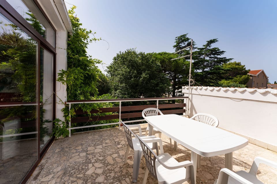 Apartment, 2 Bedrooms, Balcony, Garden View | Outdoor dining