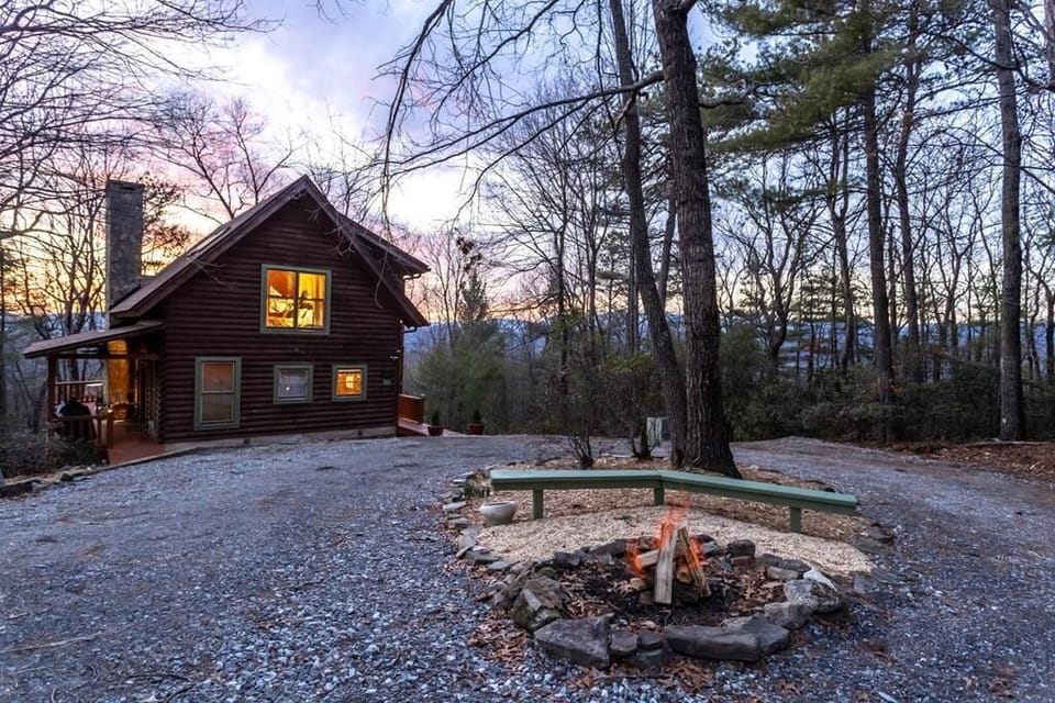 Welcome to Bobcat Retreat with Fire Pit