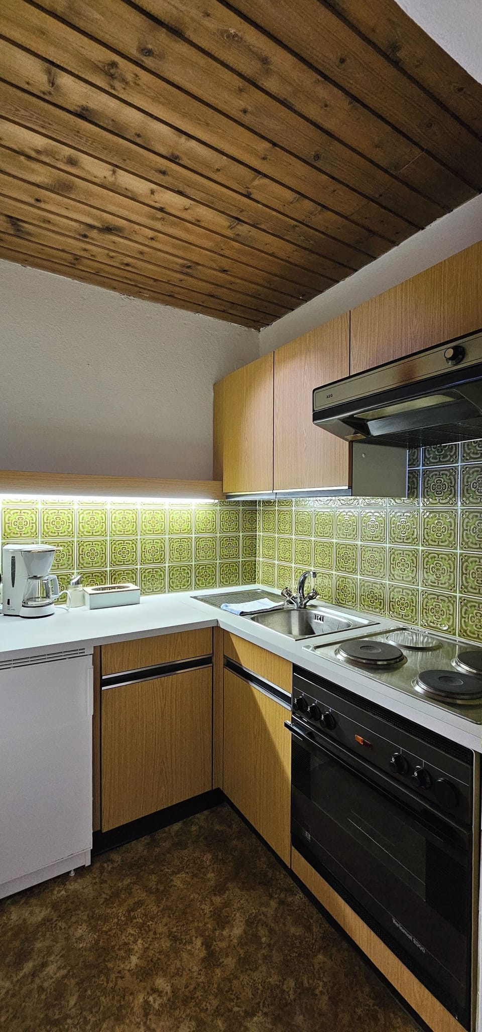 Classic Apartment, 2 Bedrooms, Mountain View | Private kitchen