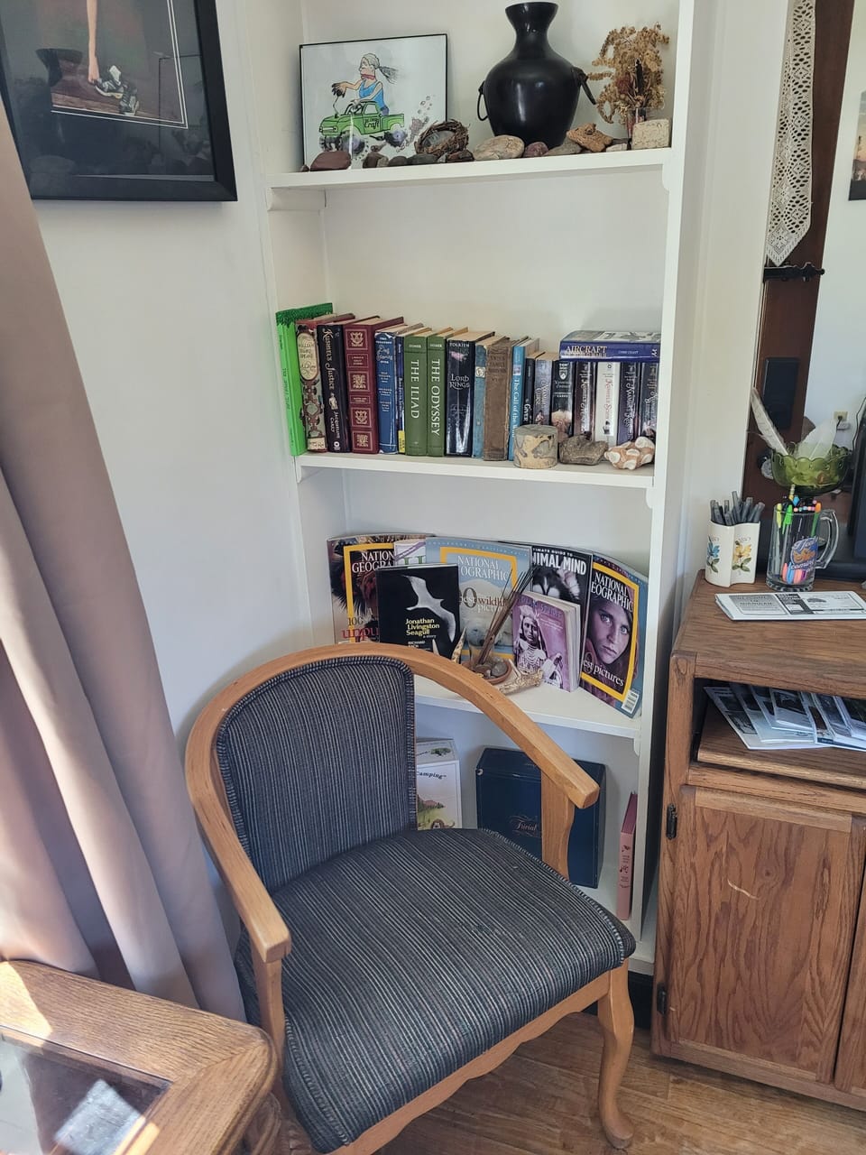 DINING ROOM:  The home has a lovely dining room with a dining table, seating for 6 adults, and a wine bar.