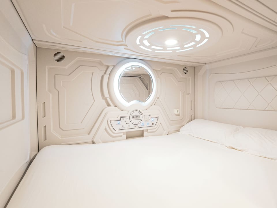 Cozy Double Capsule Bed | Free WiFi, bed sheets