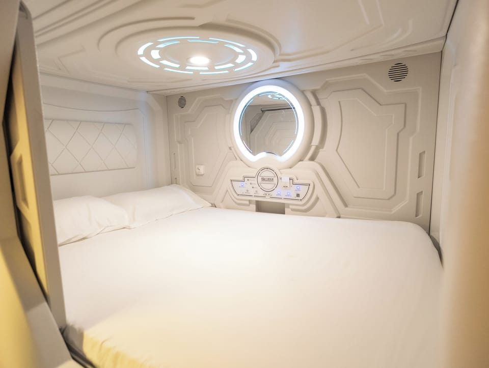 Cozy Double Capsule Bed | Free WiFi, bed sheets