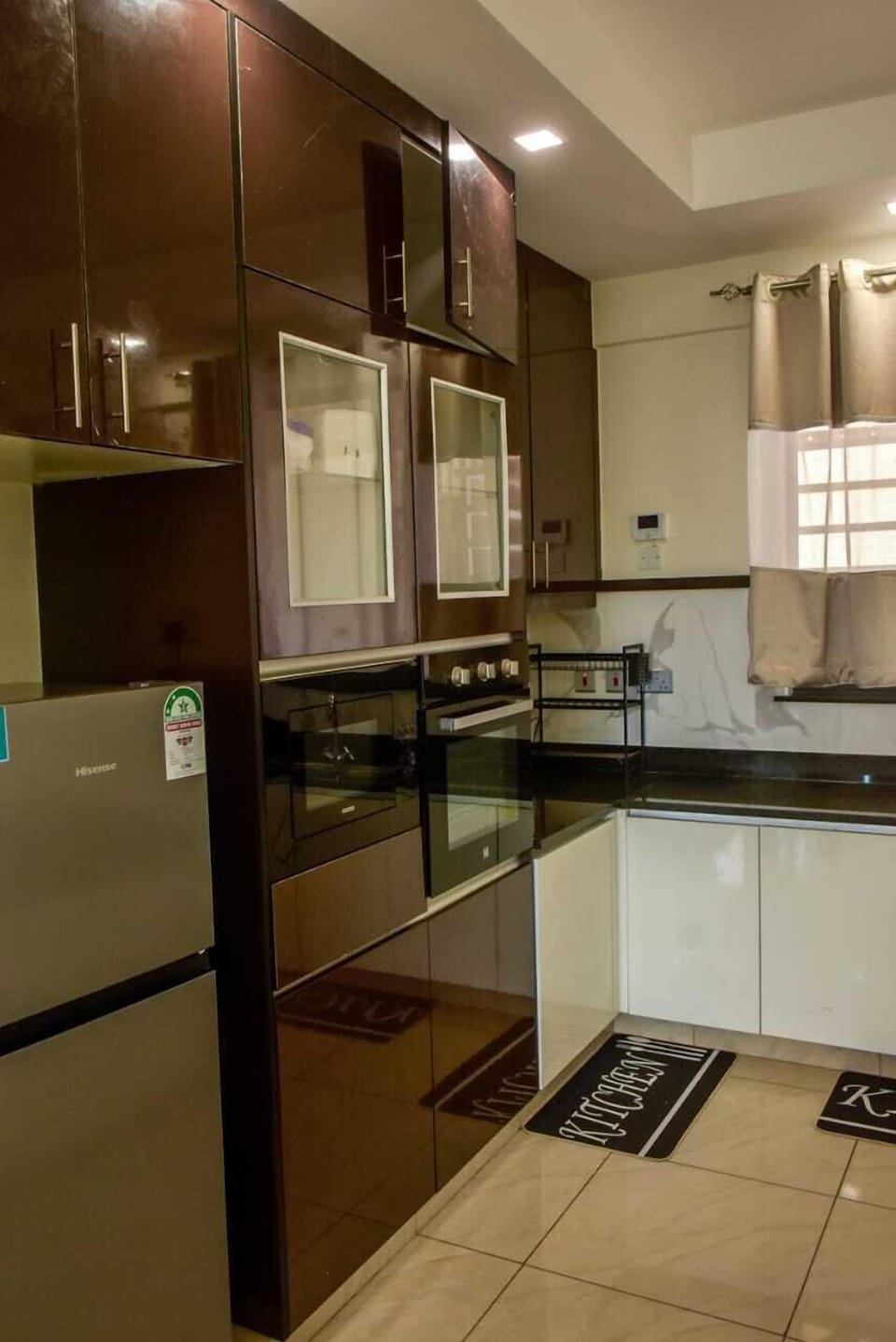 Executive Apartment, Balcony, City View | Private kitchen | Fridge, microwave, cookware/dishes/utensils