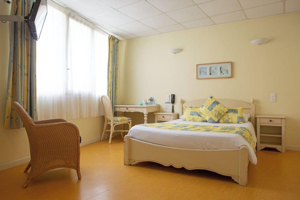 Standard Double Room | Desk, soundproofing, free cribs/infant beds, rollaway beds