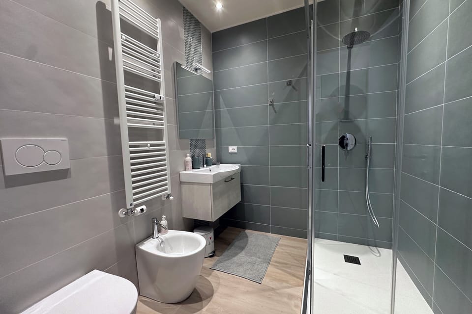 Deluxe Quadruple Room, Balcony | Bathroom | Shower, rainfall showerhead, hair dryer, bidet