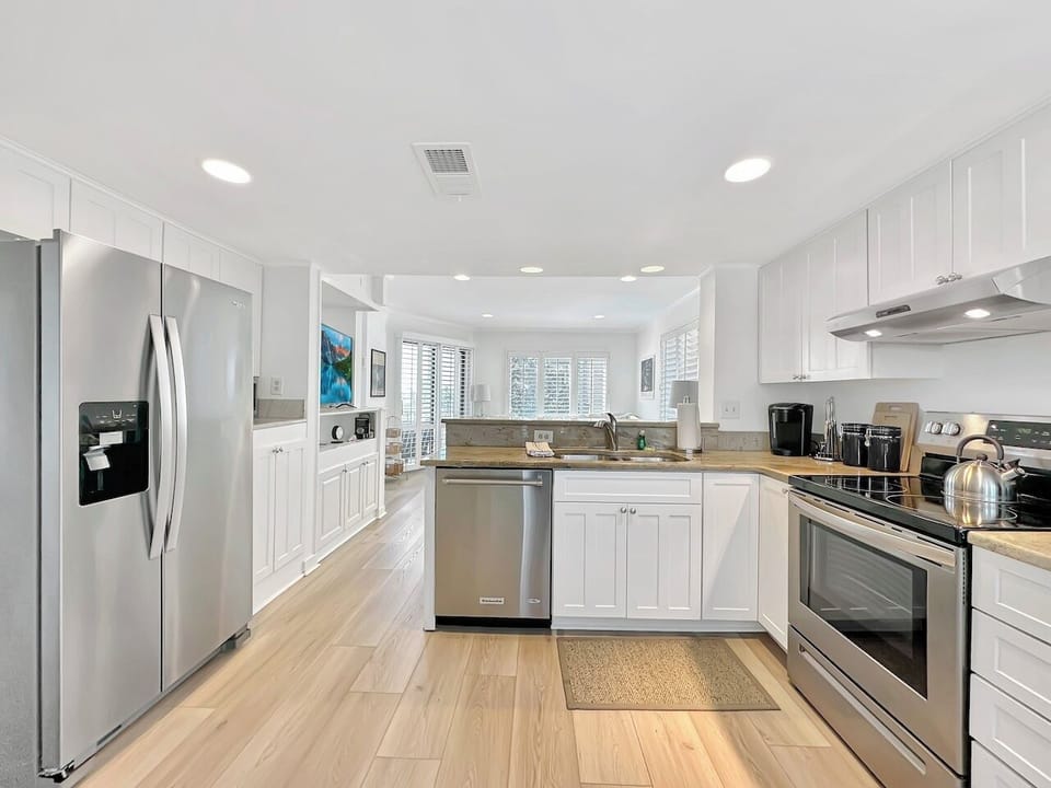 Kitchen at Tidewater 201H, Isle of Palms, SC | IOP Escapes