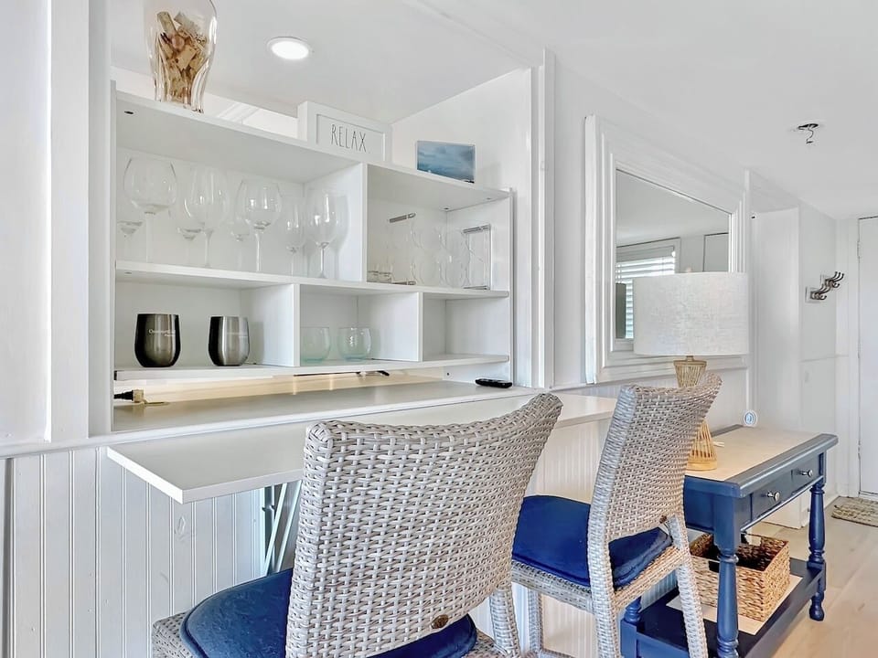 Bar Top Seating at Tidewater 201H, Isle of Palms, SC | IOP Escapes