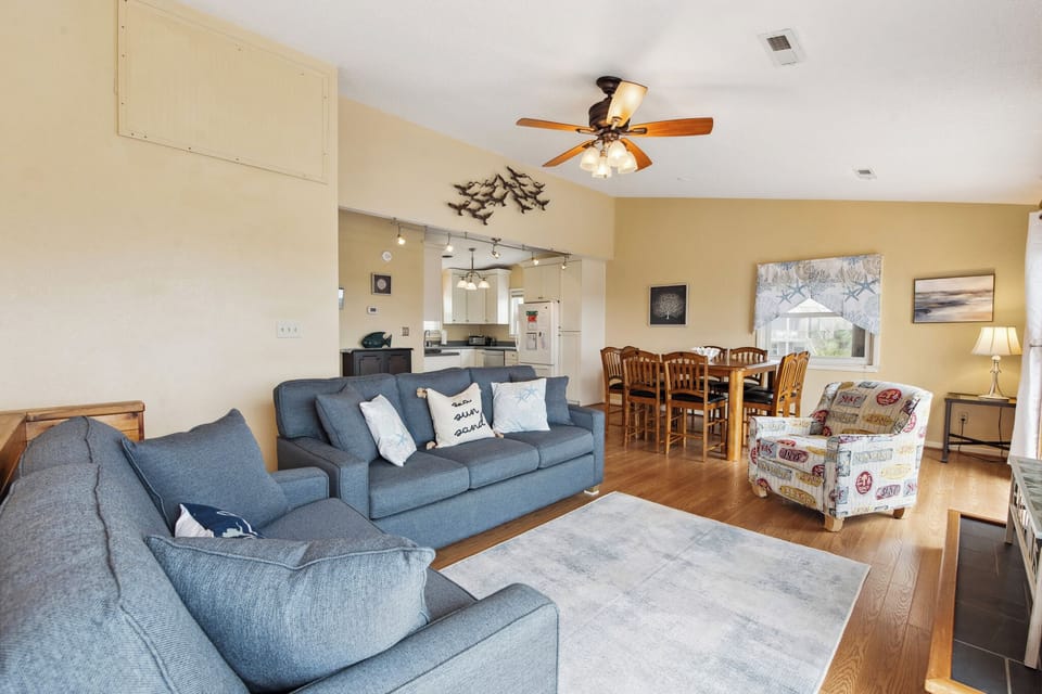 DU508: A Change In Attitude | Top Level Living Area