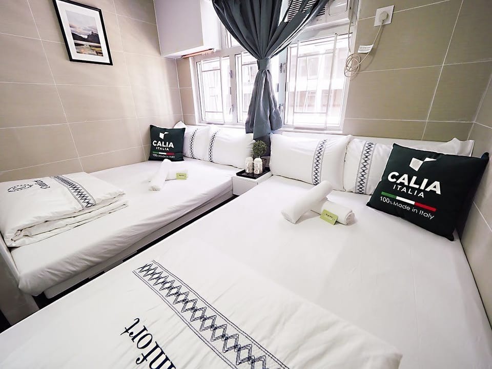 Premium bedding, in-room safe, free WiFi