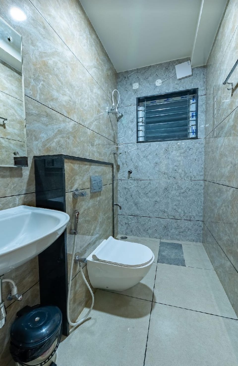 Shower, towels