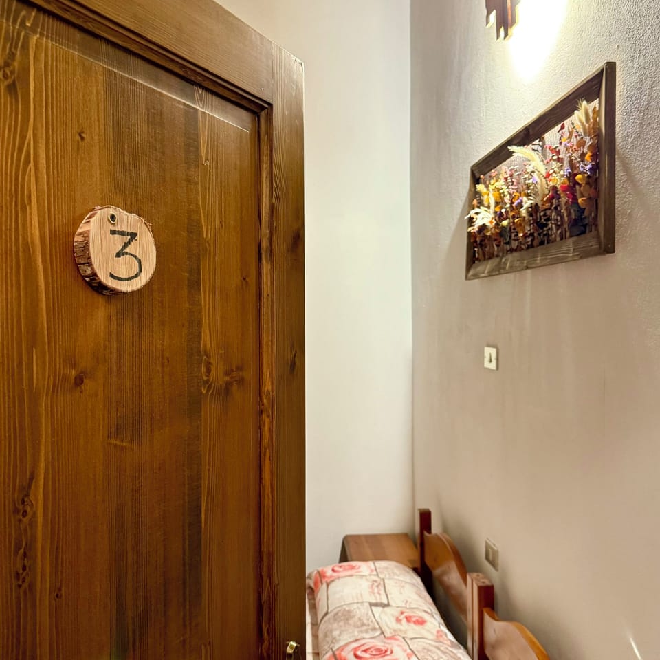 Basic Double or Twin Room, Mountain View