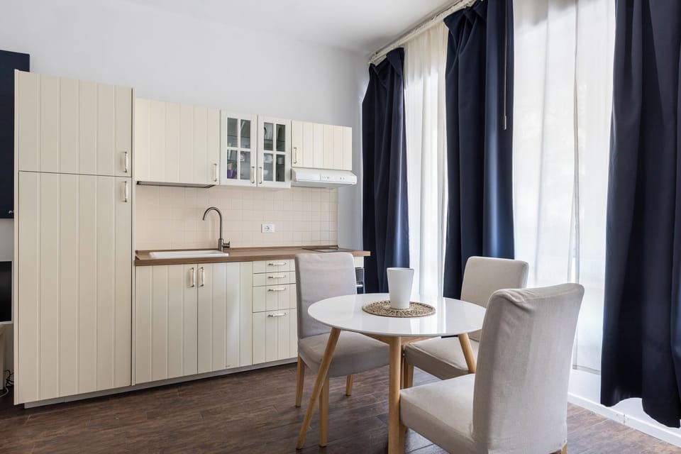 Apartment | Private kitchen | Electric kettle, dining table
