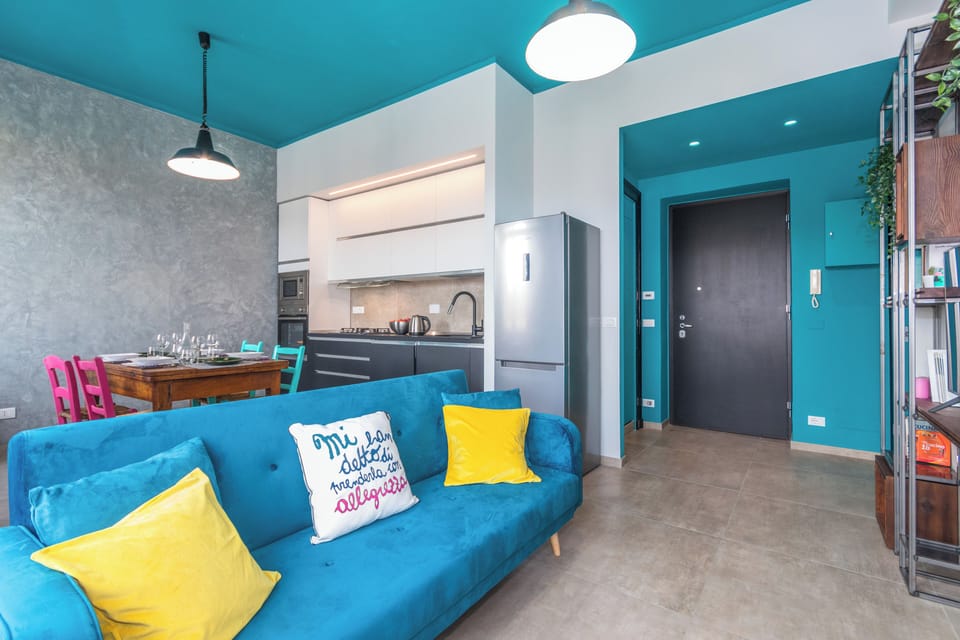 Apartment | Living room | 35-inch TV with digital channels