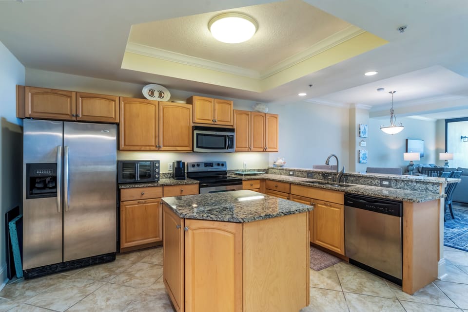 004 Wave Watcher Fully Equipped Kitchen with Island