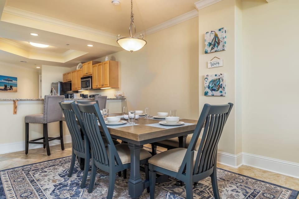 007 Wave Watcher Dining Area