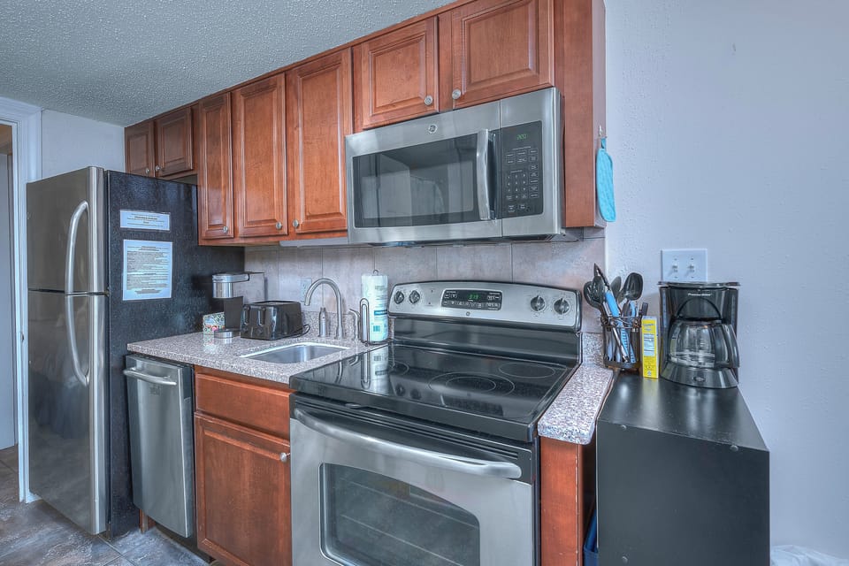 All modern appliances to make meal preparation a breeze.