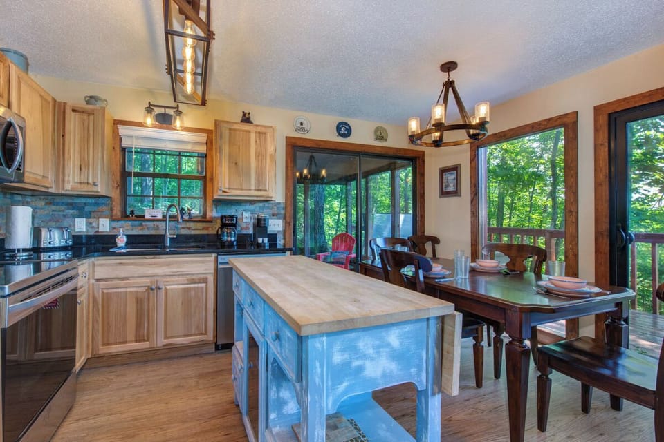 Three Little Bears' fully equipped kitchen