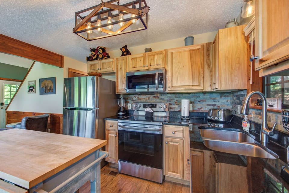 Three Little Bears' fully equipped kitchen