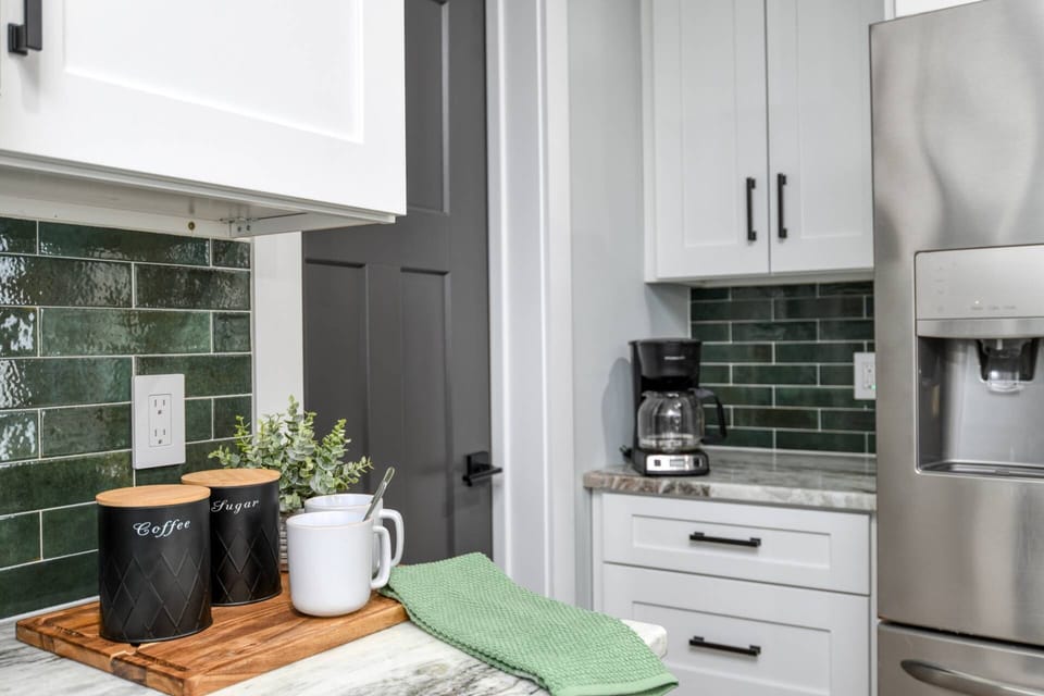 House (Linconville Nook) | Private kitchen | Cookware/dishes/utensils