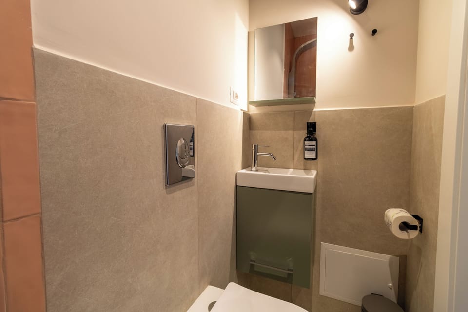 Free toiletries, hair dryer