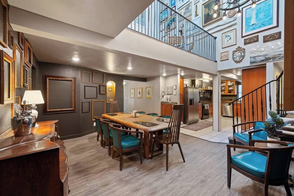 Large dining room seats 8 comfortably