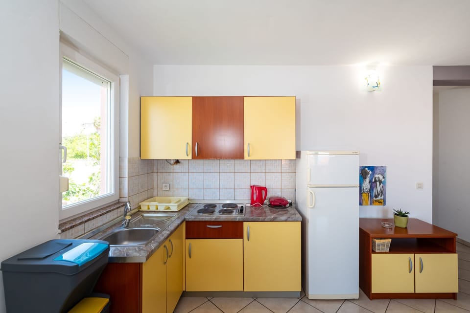 Apartment, 2 Bedrooms, Balcony, Garden View | Private kitchen