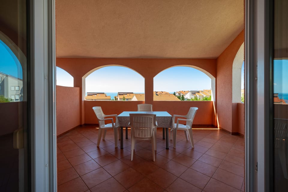 Apartment, 2 Bedrooms, Balcony, Garden View | Outdoor dining
